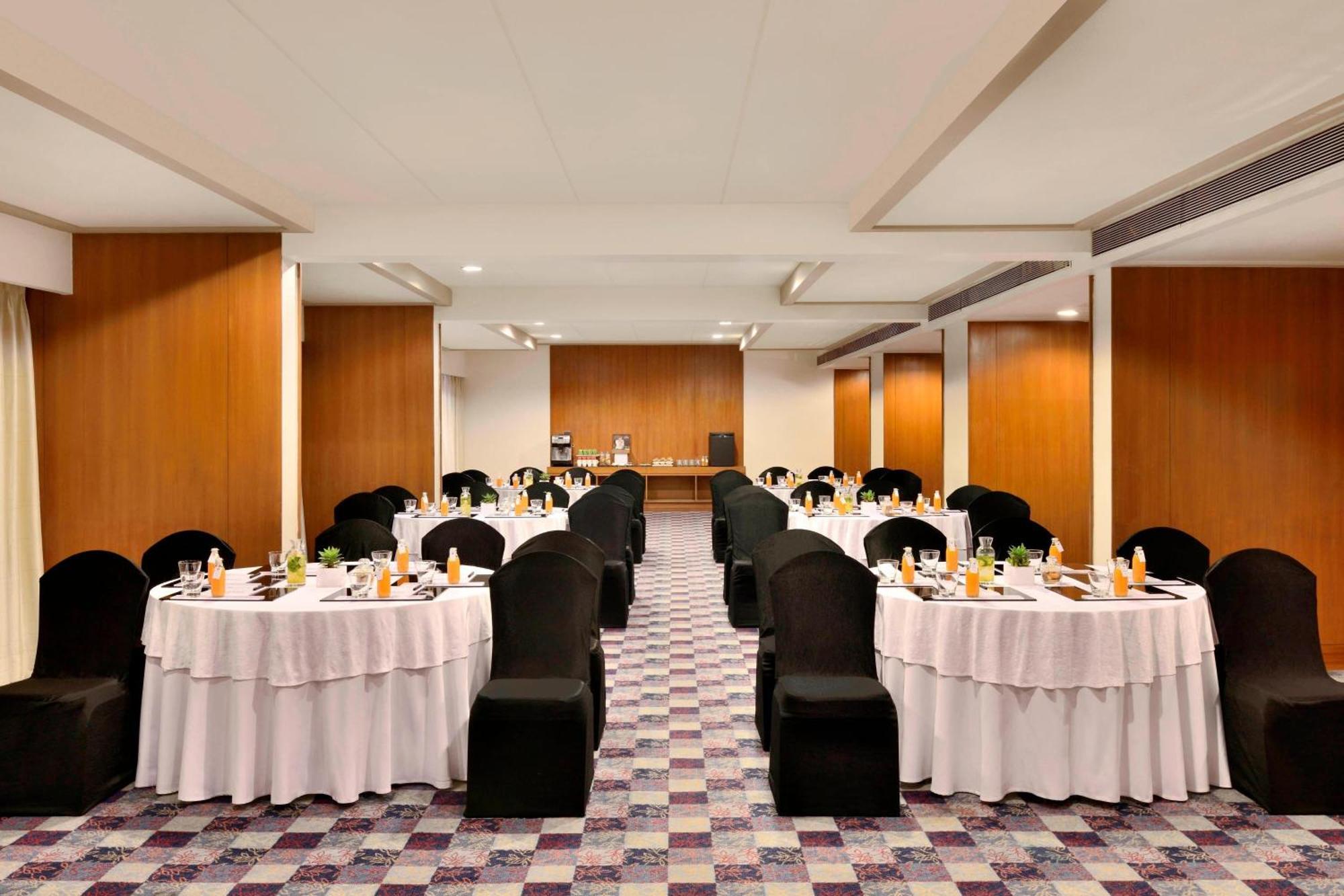 كورت يارد حيدر أباد المظهر الخارجي الصورة Meeting room at the hotel