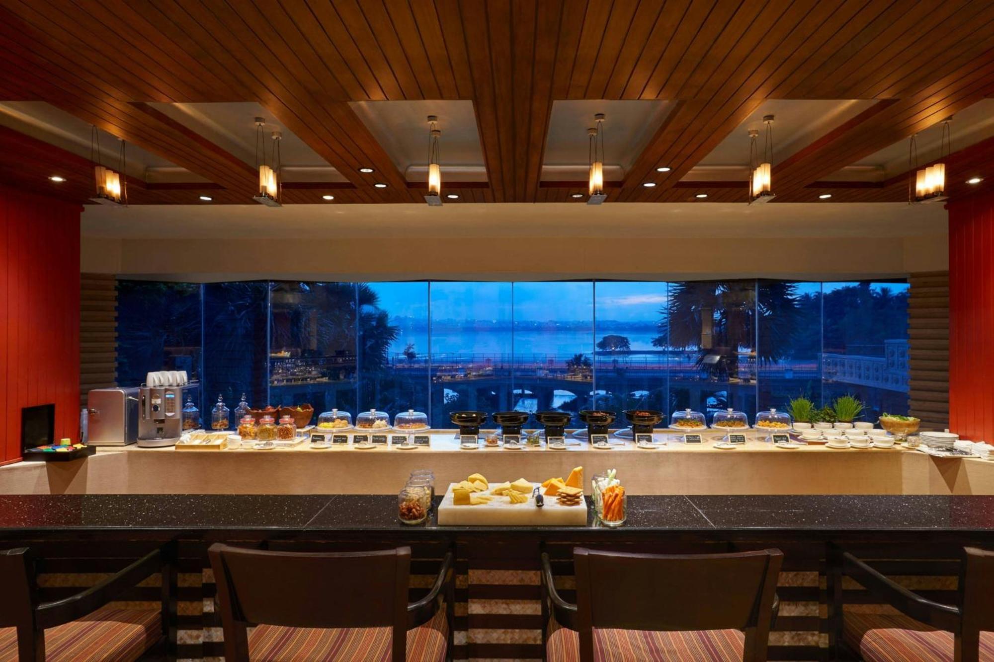 كورت يارد حيدر أباد المظهر الخارجي الصورة The lounge at the airport